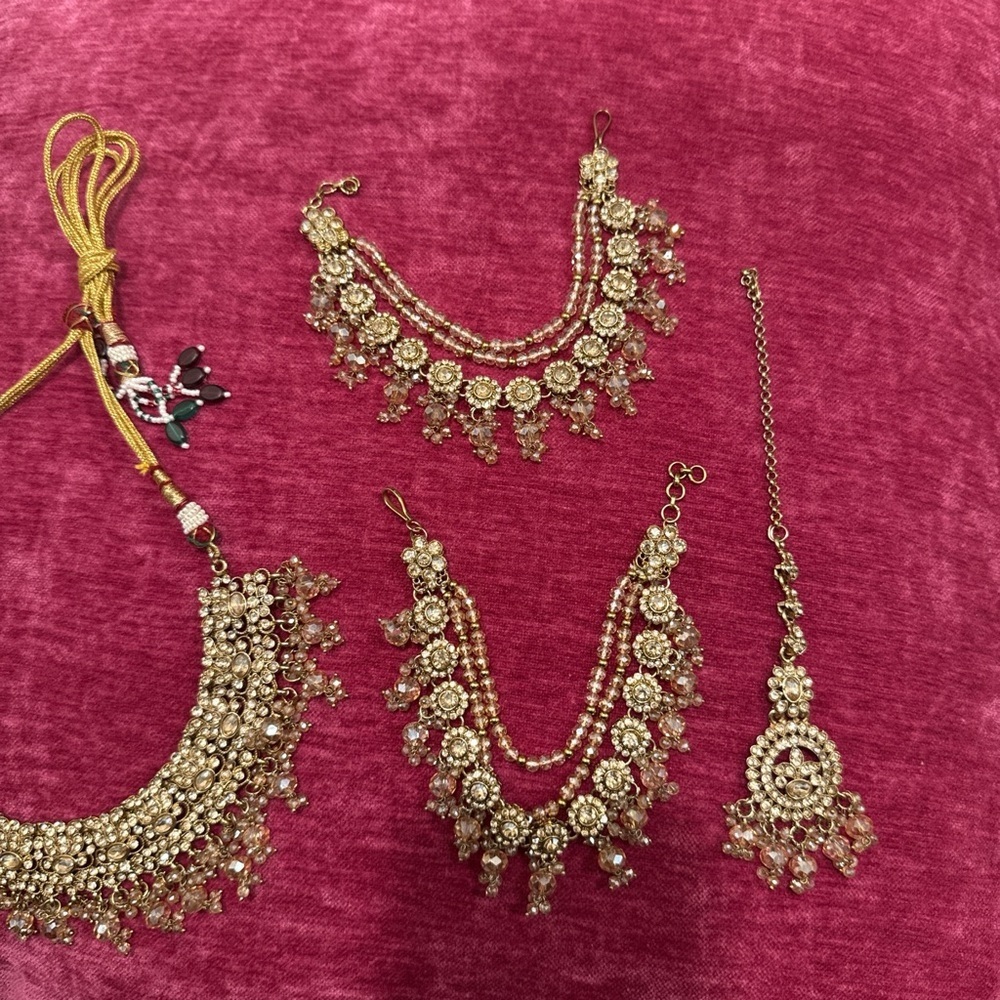 Elegant Gold Jewelry Set for Women - Picture 4 of 4